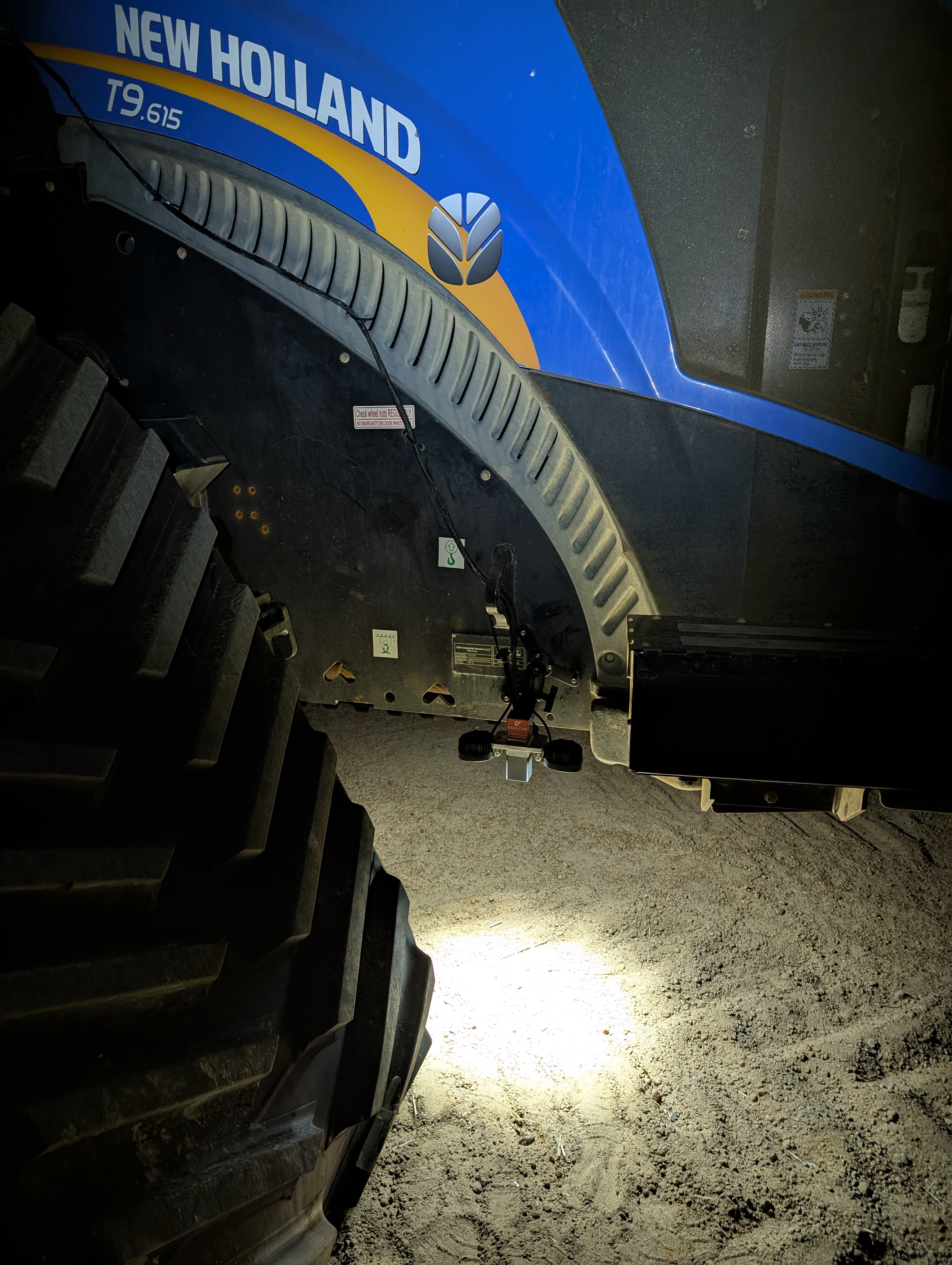 SnailCam night operation on New Holland T9.615